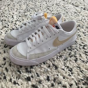 nike womens blazers low ‘77 tan